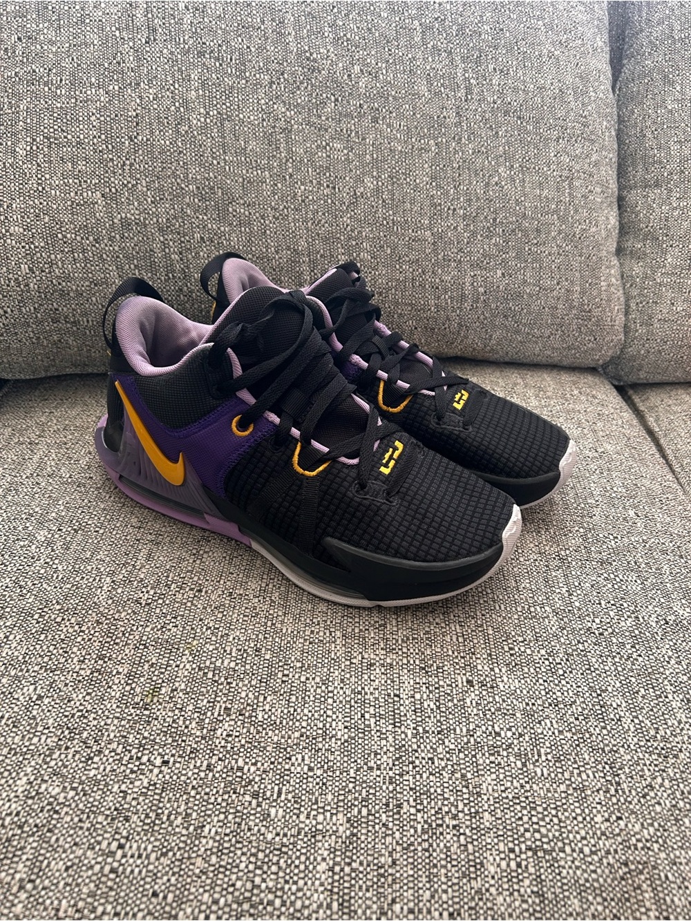 Nike LeBron Witness 7
